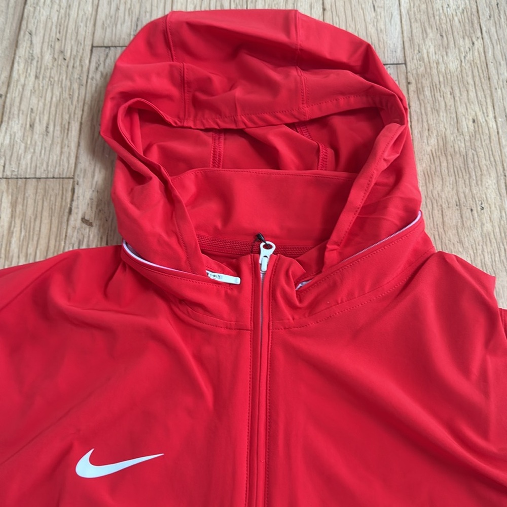 NIKE MEN’S COACHES JACKET
Long-Sleeve Woven Top (Stock) - Picture 8 of 12
